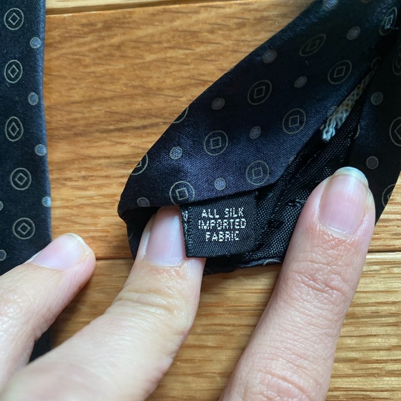 Kenneth Cole Tie - Picture 3 of 3